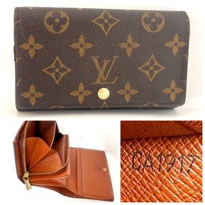 Very good condition authentic Louis Vuitton Monogram zippy Tresor Wallet CA1917
